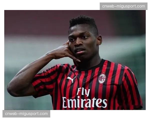 AC米兰官方宣布与队内中场核心完成续约，解约金条款生效